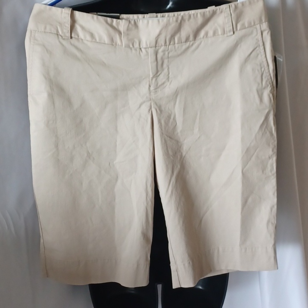 Mossimo Tan Bermuda shorts, sz 10, low rise, slim